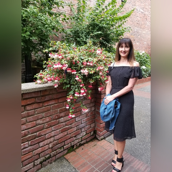 Off shoulder dresd - Picture 4 of 13